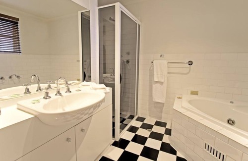 Old Reynella Hotel | St Francis Winery