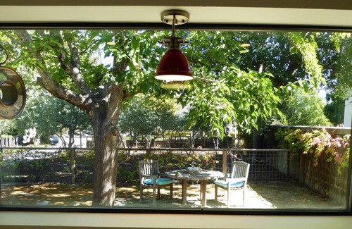 St. Helena House | St. Helena Bungalow Steps from Main Street | Pet Friendly | 30 Day Minimum