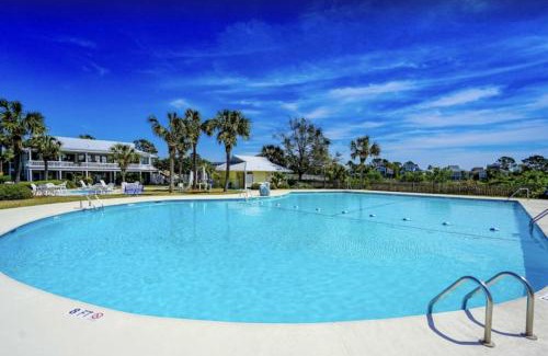 Oceanmarsh Subdivision House | St Helena Island Retreat with Deck Walk to Beach