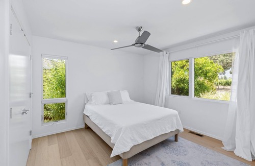 St. Helena House | St. Helena vineyard adjacent three/ three bath compeltely updated with pool.