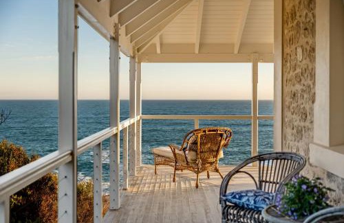 Port Elliot House | St Helens - Absolute Ocean Frontage - 1 The Strand Port Elliot- Linen Included