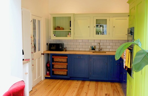 Exeter House | St James: Light, airy house with garden near Exeter university and town centre.