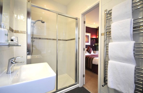 Windermere Bed & Breakfast | St John's Lodge (incl off-site health club)