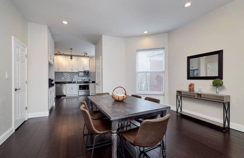 Central West End Apartment | St. Louis 2BD/2BA, Forest park, BJ hospital, & CWE Fl 2