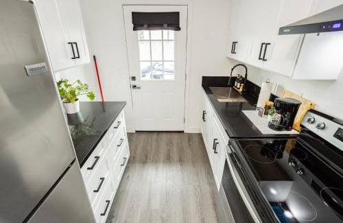 Beverly Green Apartment | St Louis Hideaway Private Modern Comfort Near Strip