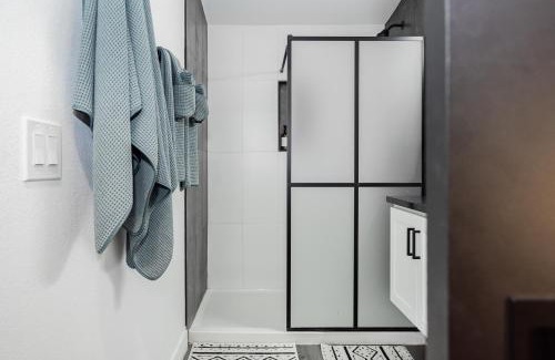 Beverly Green House | St Louis Premier Studio Escape Luxe Stay Near Vegas Strip