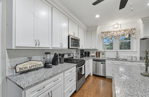 Mehlville House | St, Louis Retreat with Game Room & Yard home