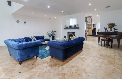 Crawshaw Booth Cottage | ST MICHAEL ON THE HILL, family friendly, with hot tub in Rossendale