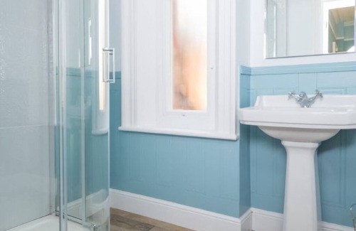 St Albans Hotel | St. Michael's (Premium King Room with En-suite)