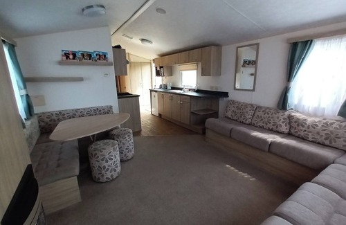 Brightlingsea Cabin | St Osyth - Seaside 3-Bedroom Lodge - Sleeps 6