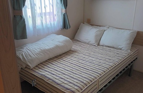 Brightlingsea Cabin | St Osyth - Seaside 3-Bedroom Lodge - Sleeps 6