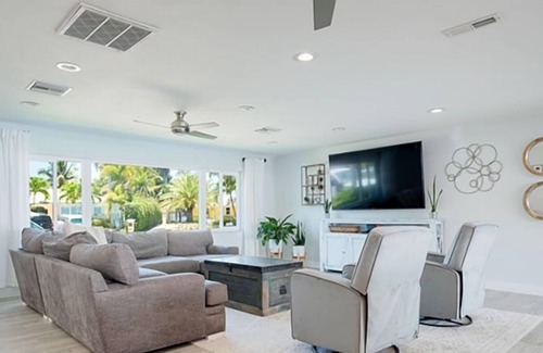 Belle Vista House | St Pete Beach Belle Vista 3bd 4ba Waterfront Pool