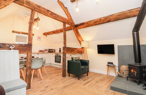 Oswestry Cottage | STABL, PLAS MOELFRE HALL BARNS in Llanrhaeadr-Ym-Mochnant
