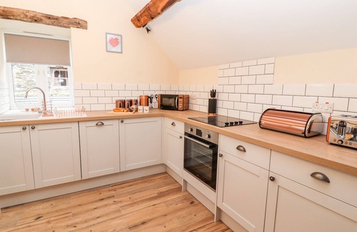 Oswestry Cottage | STABL, PLAS MOELFRE HALL BARNS in Llanrhaeadr-Ym-Mochnant