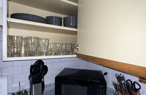 Green Bay House | Stadium 2.9 Miles-{Unique}-KING BED Loft Area 1.5 BATHROOMS Plus Office