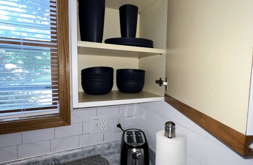 Green Bay House | Stadium 2.9 Miles-{Unique}-KING BED Loft Area 1.5 BATHROOMS Plus Office