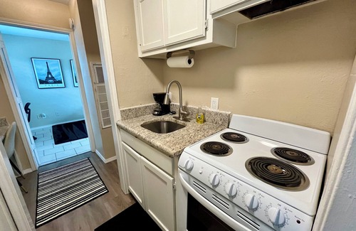 South Arlington Apartment | Stadium Suite: 3 miles from AT&T & Globe Life Stadium