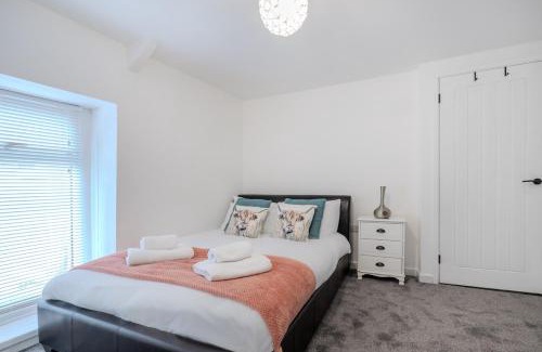 Landore House | Stadium View 5-Bed Retreat + Parking