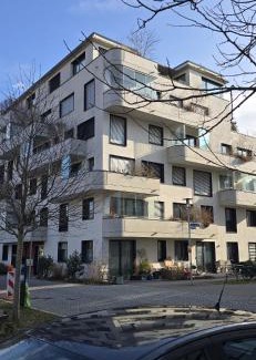 Au/Unterer Wert/Franzosisches Viertel House | Stadtnahes Gästezimmer im Penthouse bei Esi