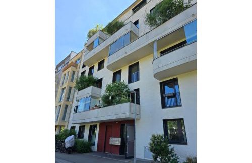 Au/Unterer Wert/Franzosisches Viertel House | Stadtnahes Gästezimmer im Penthouse bei Esi