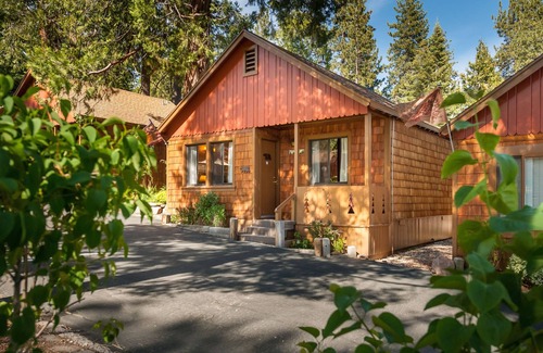 Tahoe Vista Cabin | Standalone Anniversary Suite