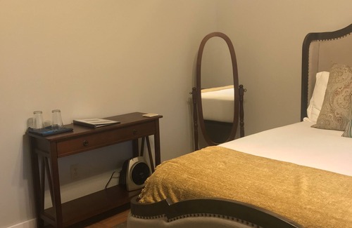 Dahlonega Cabin | Standard Guest Room (Terrace) - Barefoot Hills - North Georgia Mountains