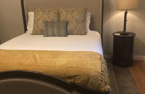 Dahlonega Cabin | Standard Guest Room (Terrace) - Barefoot Hills - North Georgia Mountains