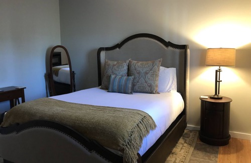 Dahlonega Cabin | Standard Guest Room (Terrace) - Barefoot Hills - North Georgia Mountains