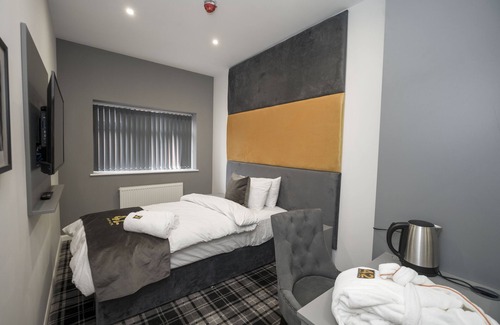 Scunthorpe Hotel | standard single bedroom with en suite