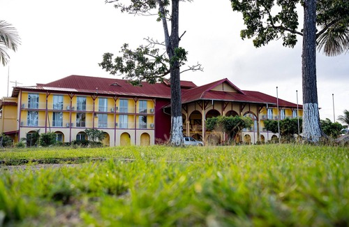 Sinnamary House | Standing Room L'Hôtel Du Fleuve Sinnamary