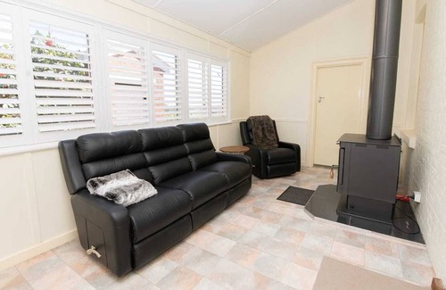 Canobolas House | Stanford House - Unique Farm Stay, Stunning Views!