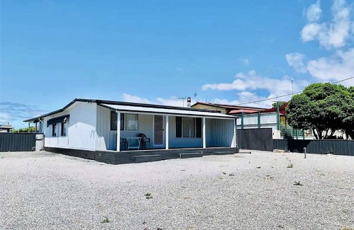 Dalrymple House | Stansbury's Retreat: Offers Pet-Friendly Fun with Golf Course View