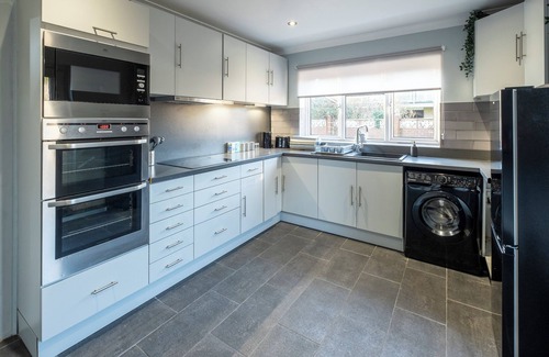 Staines House | Stanwell Moor Haven at Heathrow