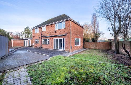 Staines House | Stanwell Moor Haven At Heathrow