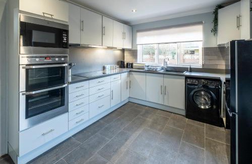 Staines House | Stanwell Moor Haven At Heathrow