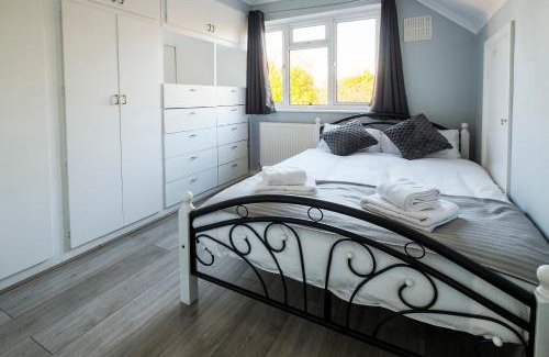Staines House | Stanwell Moor Haven At Heathrow