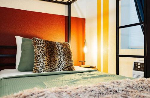 Gateway District House | Star Motel Unit 3- New Premier & Private Las Vegas Arts District Home