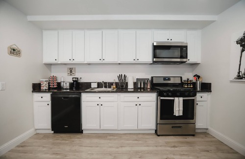 Sacramento Apartment | Star Wars Themed 2 BR | Close to DT/MT | Laundry