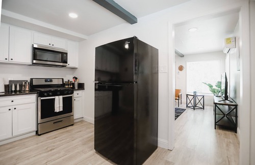 Sacramento Apartment | Star Wars Themed 2 BR | Close to DT/MT | Laundry