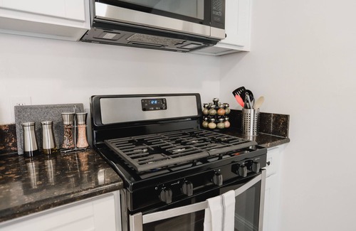 Sacramento Apartment | Star Wars Themed 2 BR | Close to DT/MT | Laundry