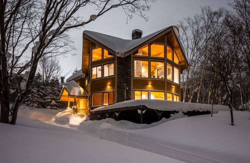 Niseko House | Starchase by H2 Life