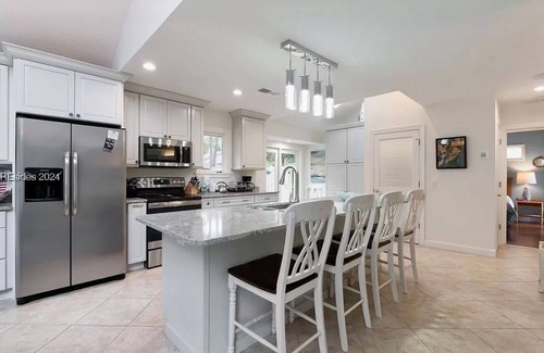 Sea Pines House | Starfish Beach House with Pool and Bikes