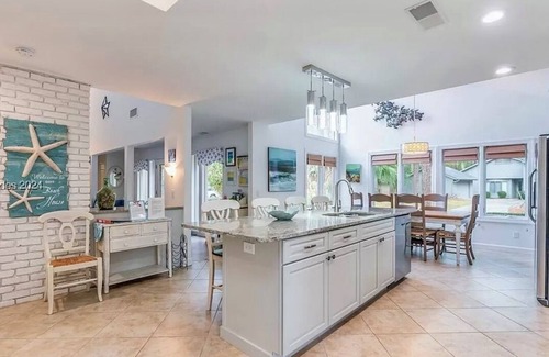 Sea Pines House | Starfish Beach House with Pool and Bikes