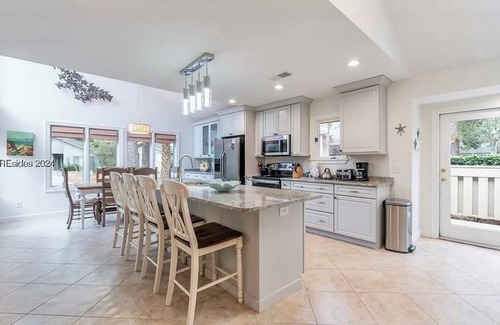 Sea Pines House | Starfish Beach House with Pool and Bikes