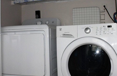 Ellsworth House | Stargazing & Deer grazing, dog, hiking, heated/AC, private, Pioneer Farm Retreat