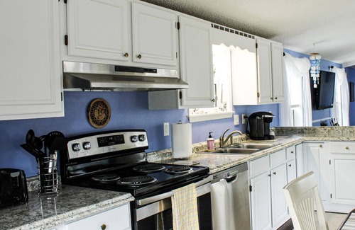 Ellsworth House | Stargazing & Deer grazing, dog, hiking, heated/AC, private, Pioneer Farm Retreat