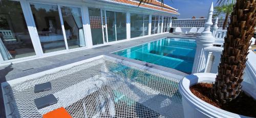South Pattaya Villa | STARLAND Luxury Pool Villa Pattaya Walking Street 8 Bedrooms
