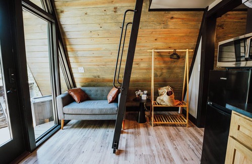 Coosa Cabin | Starlight Haven Weiss Lake