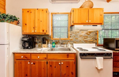 Ellijay Cabin | Starlink Internet/Peaceful/Freewood/Hiking/Slps 4