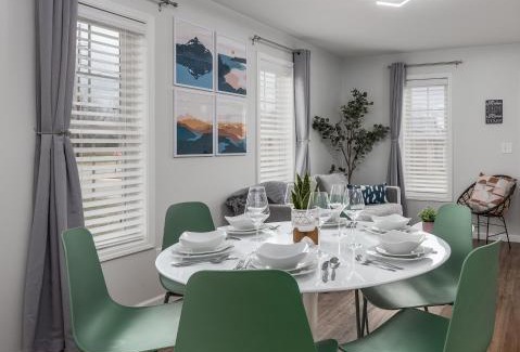 Naplate House | Starved Rock & Ottawa Retreat Amazing Getaway Home